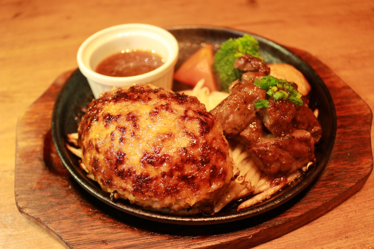 ハンバーグサイコロステーキ